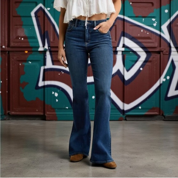 NWT American Eagle Super High Rise Flare Jean in Darkest Dazzler 8 - Picture 1 of 11